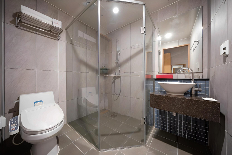 Bathroom 7