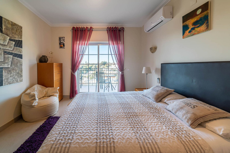 Room 3, Lily Fabulous 1 BED APT With Roof Terrace Pool, Lagoa