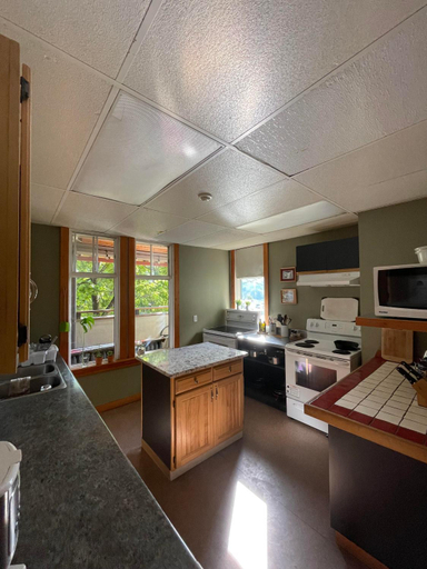Others 2, Mountain Shadow Hostel, Kootenay Boundary