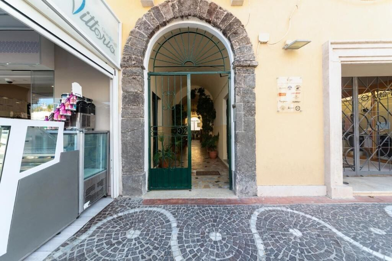 Exterior & Views 2, B&B La Piazzetta, Napoli