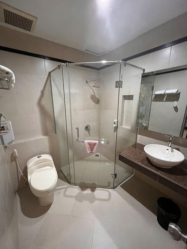 Bathroom 5, Hotel Surya Duri, Bengkalis