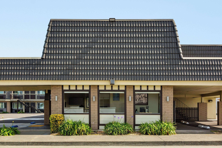 Exterior & Views 2, Super 8 by Wyndham Eureka, Humboldt