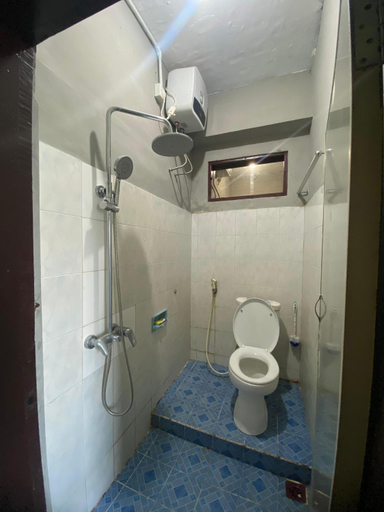 Bathroom 4, Surya Abadi Guest House Syariah, Banjarmasin