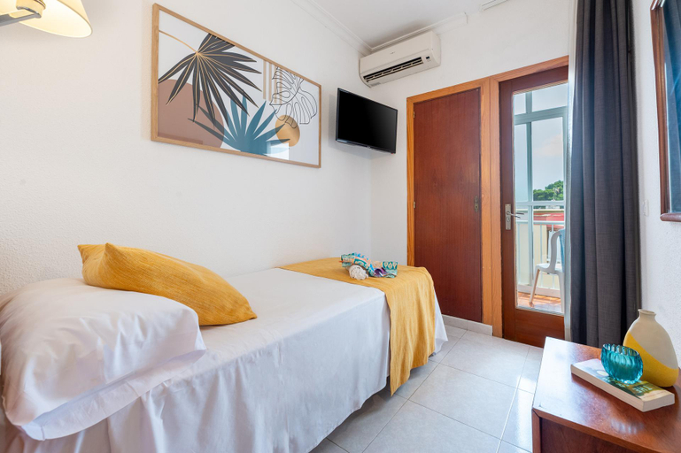 Bedroom 3, Aparthotel Vibra Bay, Baleares