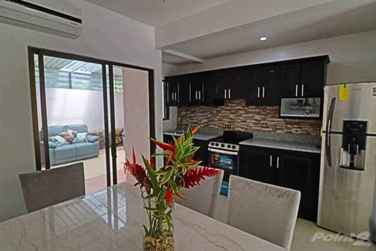 Others 2, 2-BD Unit with Pool, 2 Blocks from Beach, Carrillo