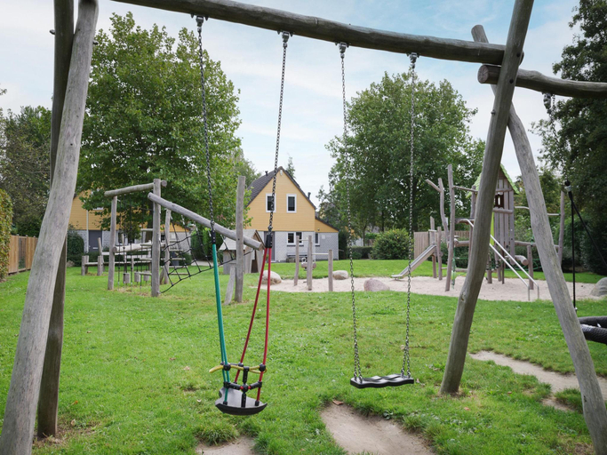 Others 4, Holiday Home in Quiet Park for Families, Kapelle
