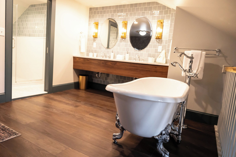 Bathroom 3, The Gas Lamp Hotel - 3BR Suite -Edison, Philadelphia