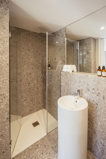 Bathroom 5, As Vizinhas, Porto