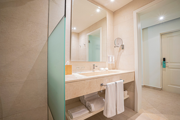 Bathroom, Iberostar Selection Bavaro All Inclusive, Salvaleon de Higuey