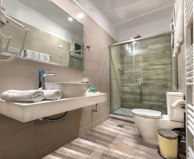 Bathroom 4, Hotel Strass, Central Macedonia