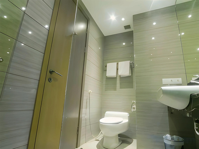 Bathroom 13