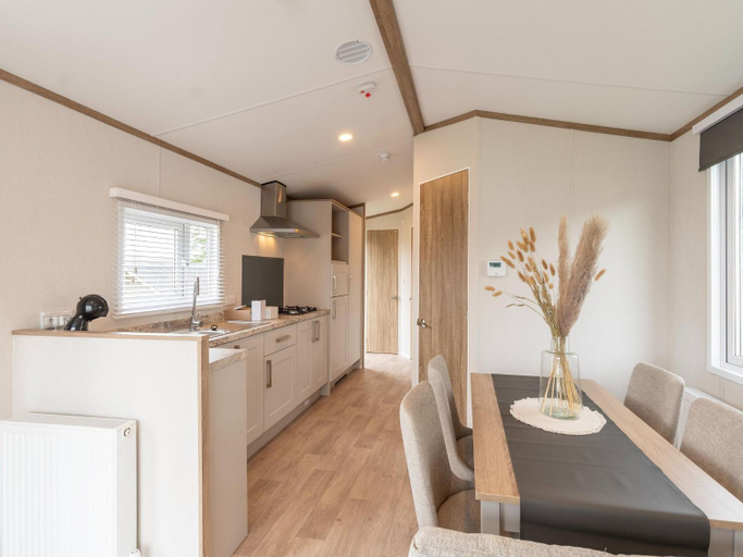 Others 4, Chalet in De Haan near Sandy Beaches, West-Vlaanderen