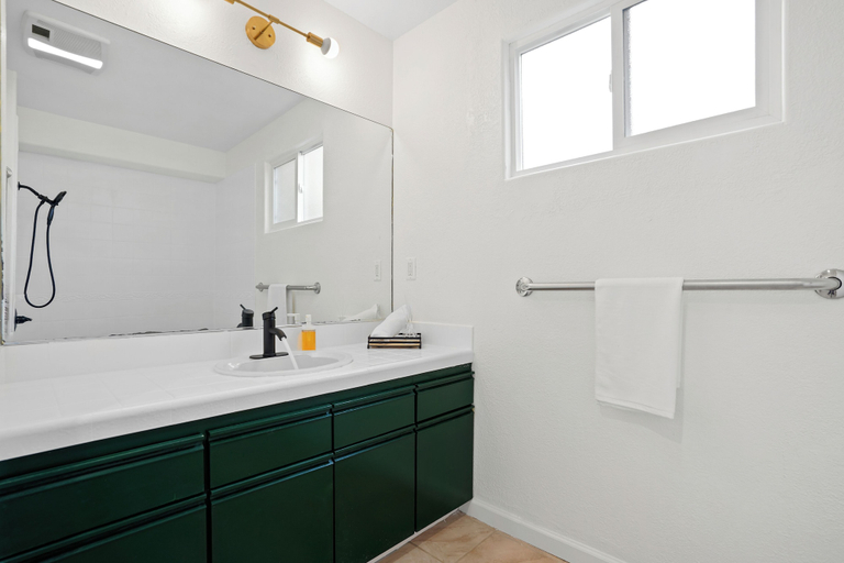 Bathroom 2, Beachy 1BR Escape with SofaBed Golf, San Mateo