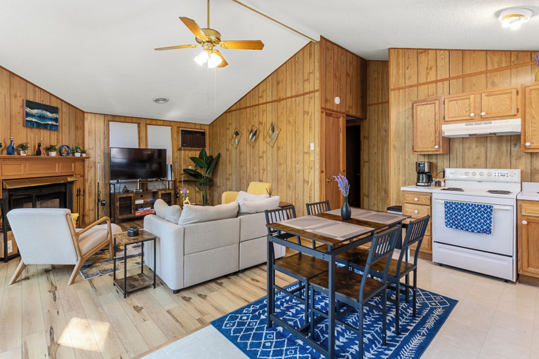 Others 4, 2-Bedroom cabin Hot tub Fireplace PS5, Berkeley