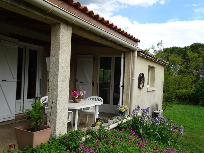 Exterior view 3, chambre d'hotes independante climatisee avec kitchenette, Gard