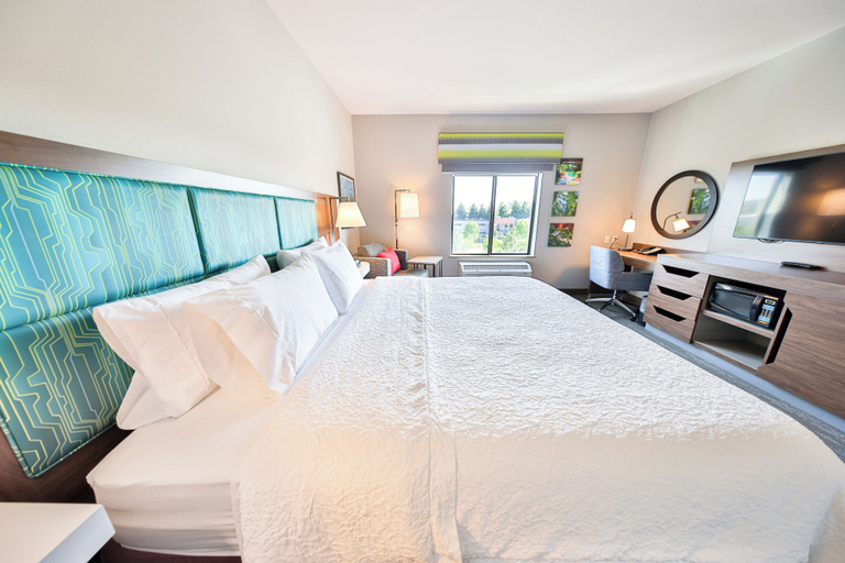 Bedroom 4, Hampton Inn & Suites Seattle/Kent,WA, King