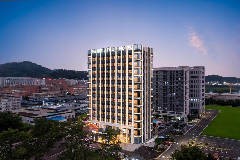 Exterior & Views