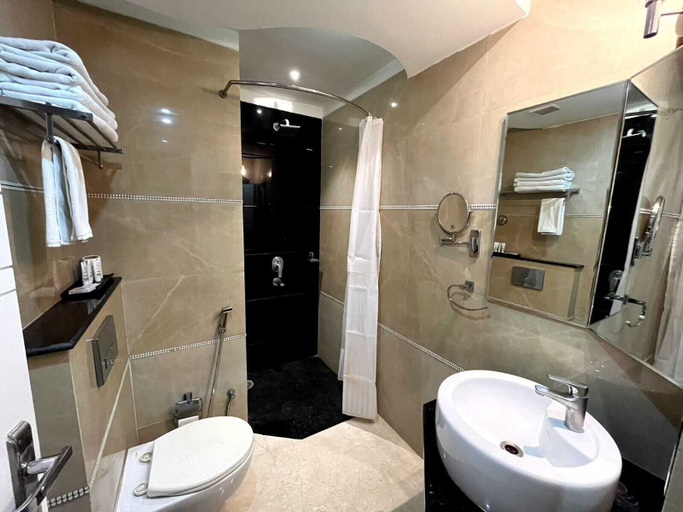 Bathroom 4, Hotel Costa River, Varanasi