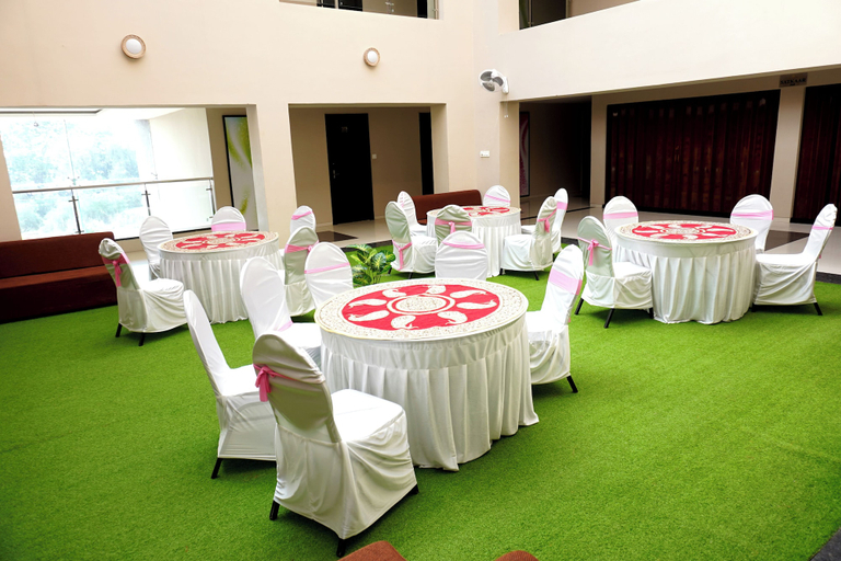 Food & Drinks 5, The Aanandam Hotel Resort, Hoshangabad