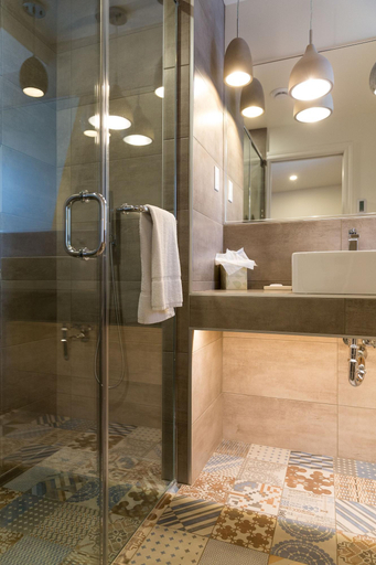 Bathroom 4, Ha Tel Nomad, Communauté-Urbaine-de-Québec