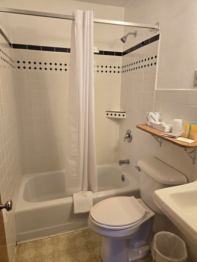 Bathroom 2, A Bridge View Inn, Brule