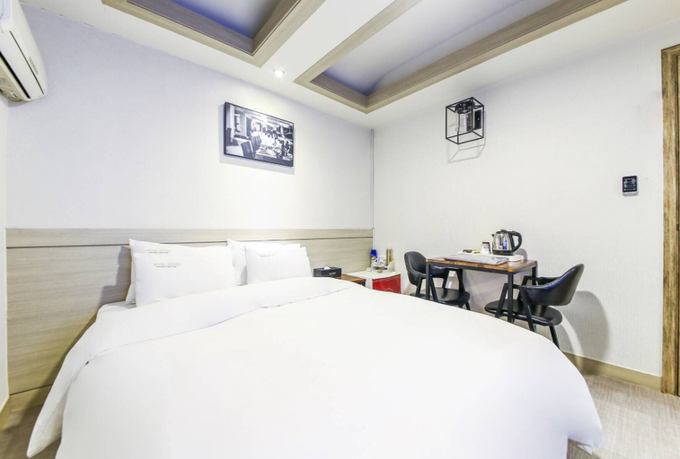 Others 4, Hotel JUNO, Nam