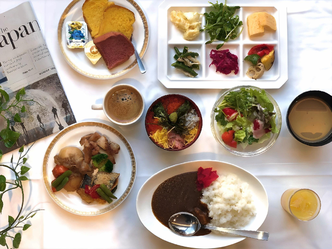 Food & Drinks 12