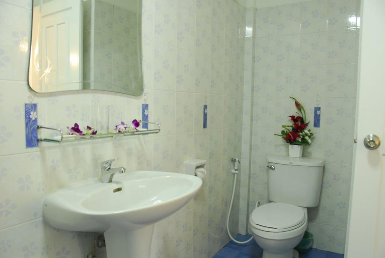 Bathroom 13