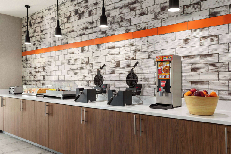 Food & Drinks 5, La Quinta Inn & Suites By Wyndham Austin South, Travis