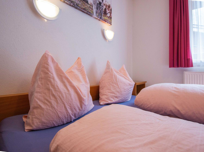 Bedroom 2, Apartment in Huben near Ski Slopes, Imst