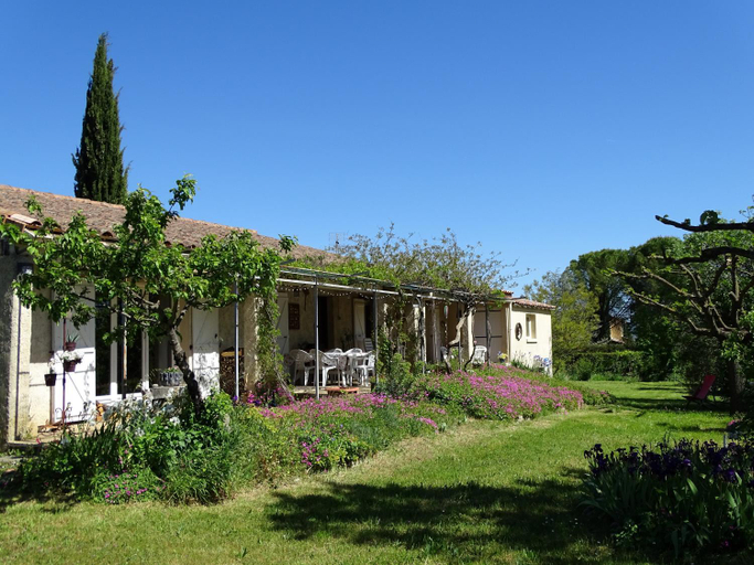 Exterior view 4, chambre d'hotes independante climatisee avec kitchenette, Gard