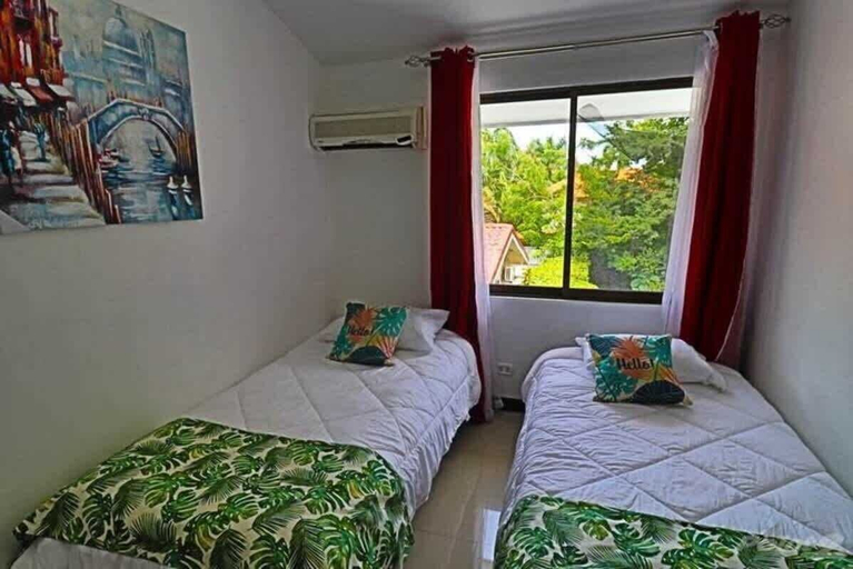 Others 5, 2-BD Unit with Pool, 2 Blocks from Beach, Carrillo