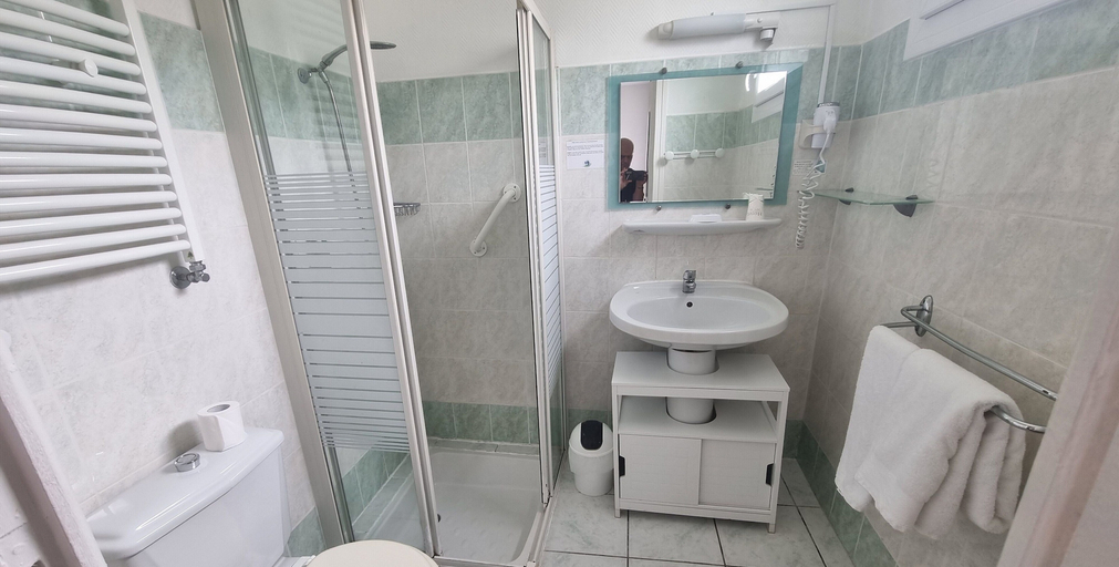 Bathroom 5, Hôtel du Tricastin, Drôme
