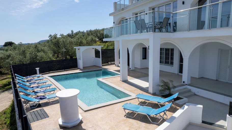 Sport & Beauty 2, Gigi Star Luxury ApartVilla with Pool, Sea View, Ionian Islands