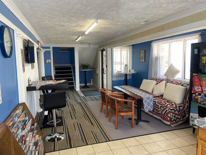 Others, Coyote East Motel, Lincoln