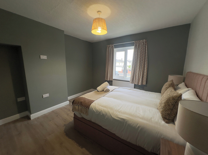 Room 2, 4 Bedroom Home St Athan Contractors Wifi & Parking, Vale of Glamorgan