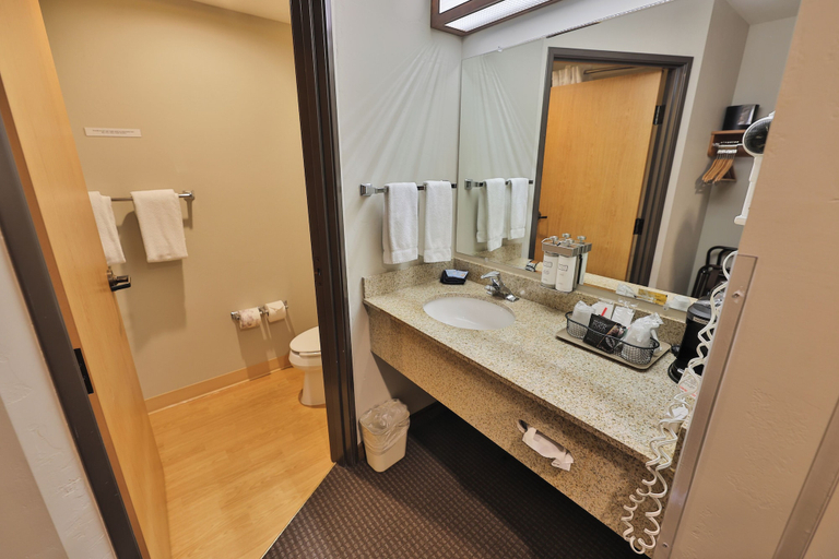 Bathroom 3, Salmon Rapids Lodge, Idaho