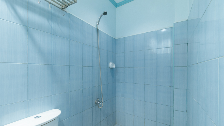 Bathroom 5, RedDoorz @ Raj Inn Guimaras, Jordan