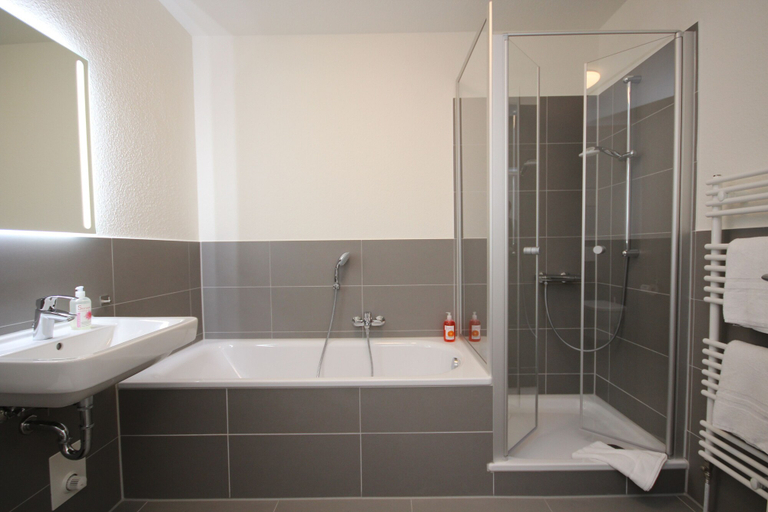 Bathroom 5, Hotel Hafen Büsum, Dithmarschen