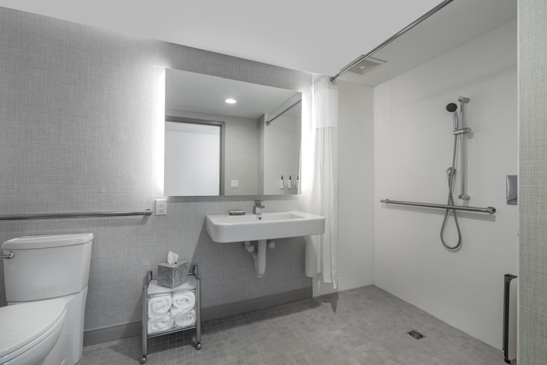 Bathroom 3, Holiday Inn Express ST. ALBANS by IHG, Franklin