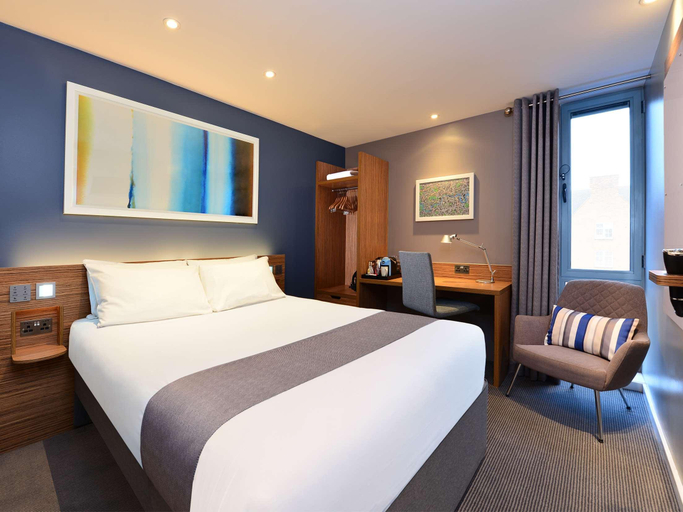 Bedroom 3, Travelodge Glasgow Queen Street, Glasgow