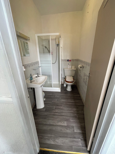 Bathroom 3, Victoria Inn, Cumbria