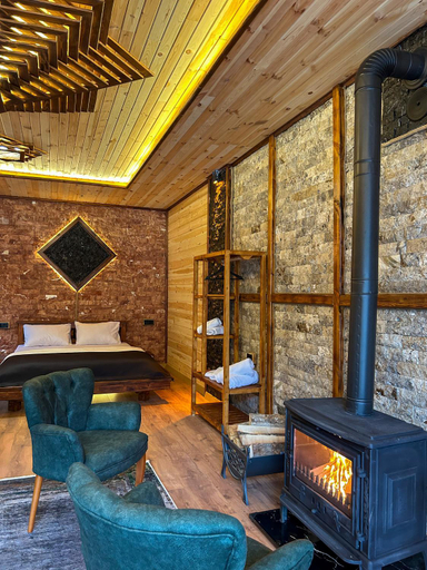Shared lounge/TV area