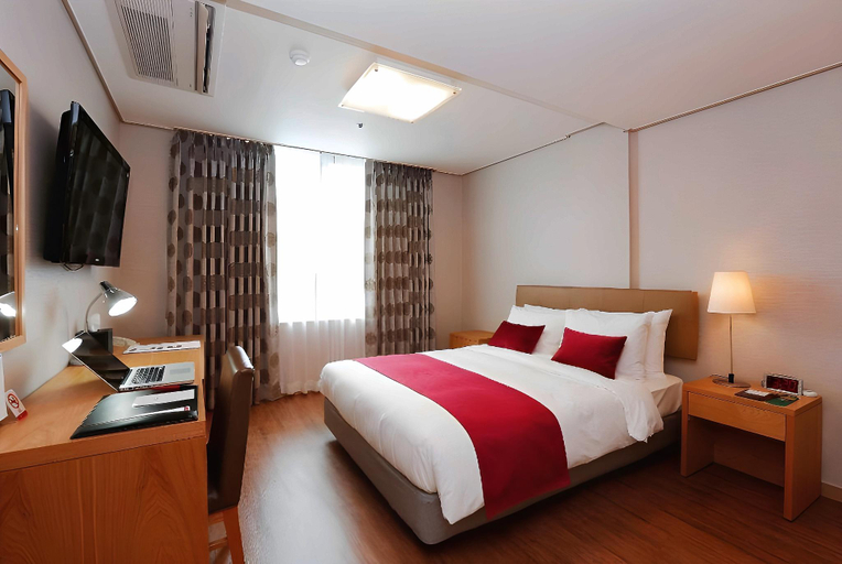 Bedroom 24
