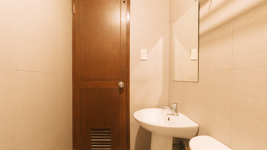 Bathroom 5, RedDoorz @ Traveler Inn Matina, Davao City