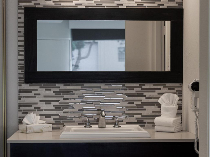 Bathroom 4, Park Pointe Hotel, San Mateo
