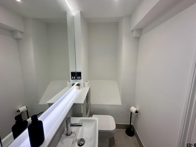 Bathroom 3, 1 Bed Martello By Pureserviced, Plymouth
