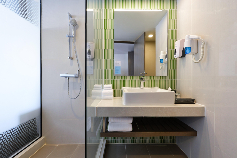 Bathroom 17