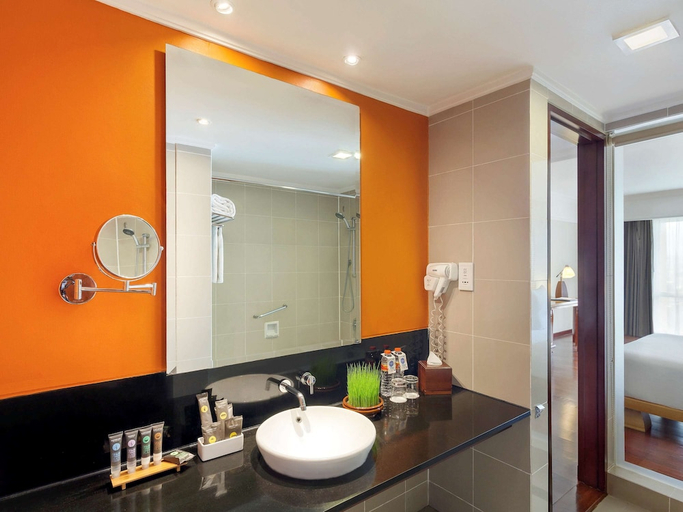 Bathroom 5, Novotel Semarang, Semarang