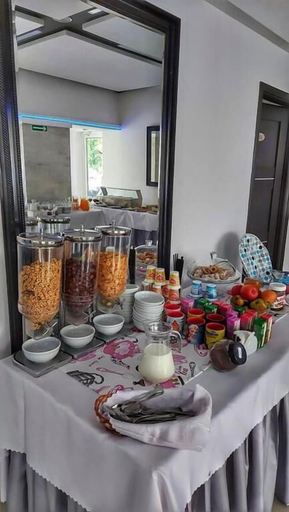 Food & Drinks 5, Hotel Junior 2, Kraków City